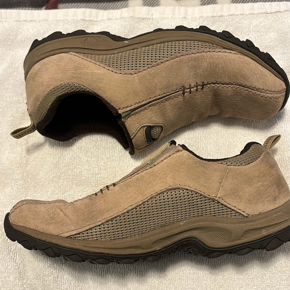 New balance women’s size 8 slip on light brown shoes,good condition,